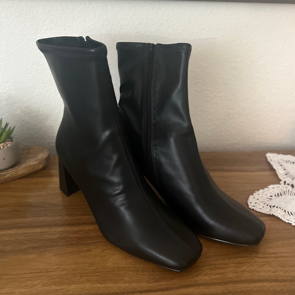 Steve Madden
Black
Size 9.5 
Ankle Boots
2.5” heel
NWT - Picture 2 of 16